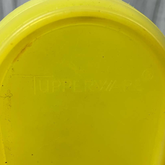 Vintage Tupperware Yellow Store N Pour 32oz Pourable Container Lid Pitcher - Picture 3 of 5